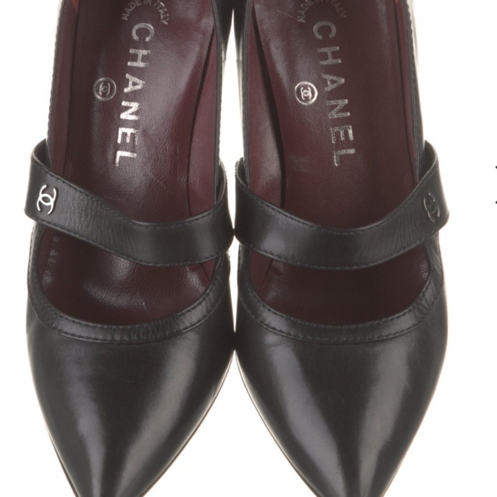 Chanel Vintage Pumps. 7.5
• By Karl Lagerfeld
• Black leather